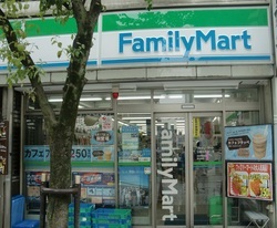 写真：ファミリーマート　三鷹中央通り店